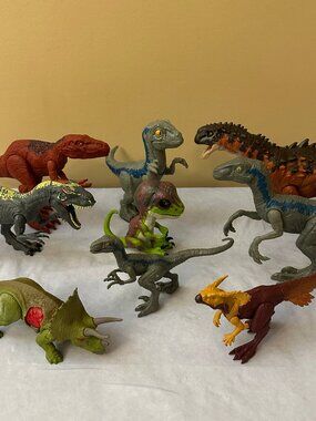 8 Jurassic World Figures / Roarivores (Works), Hypsilophodon, Ampelsoaurus